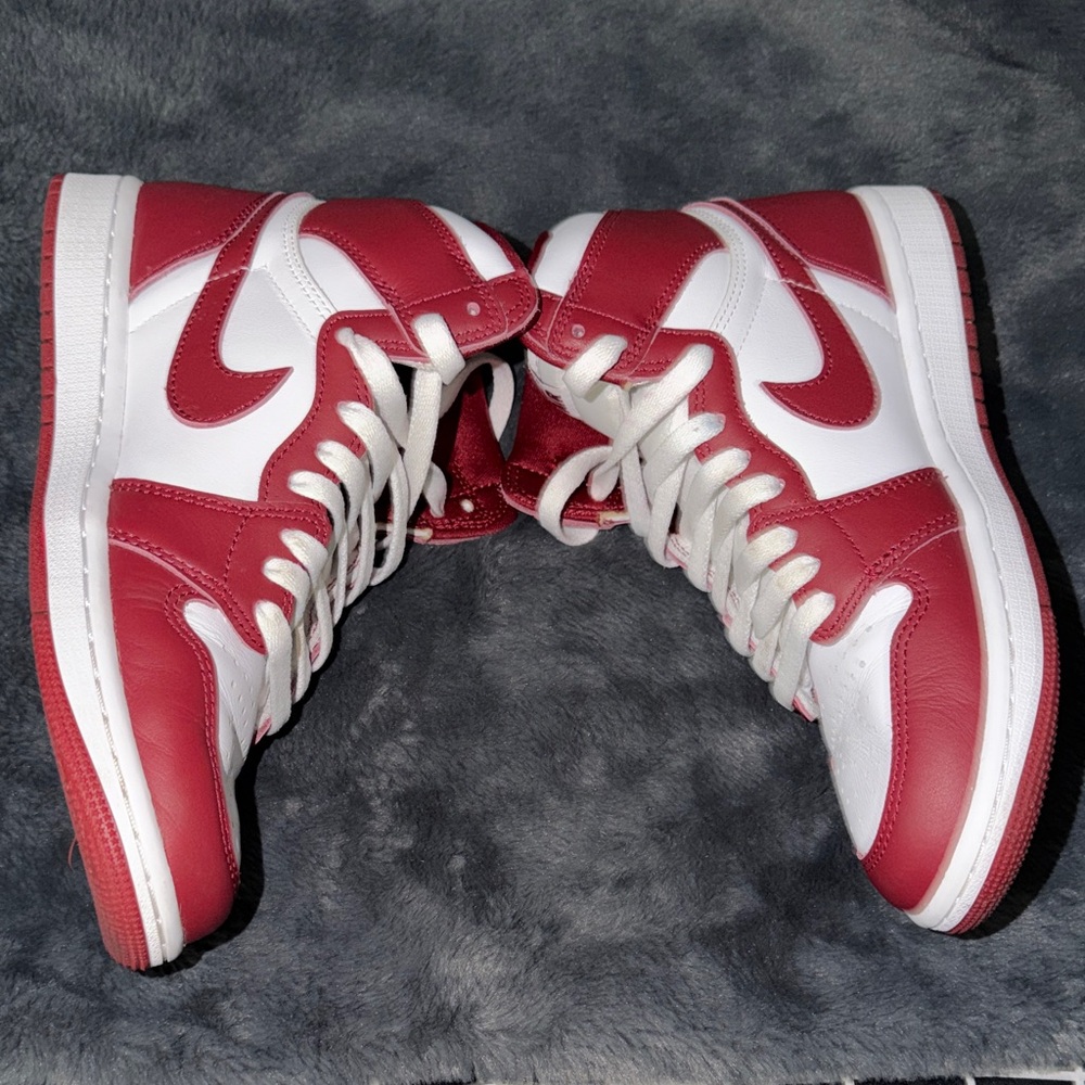 Nike Air Jordan Retro 1 High-Top - Picture 6 of 7